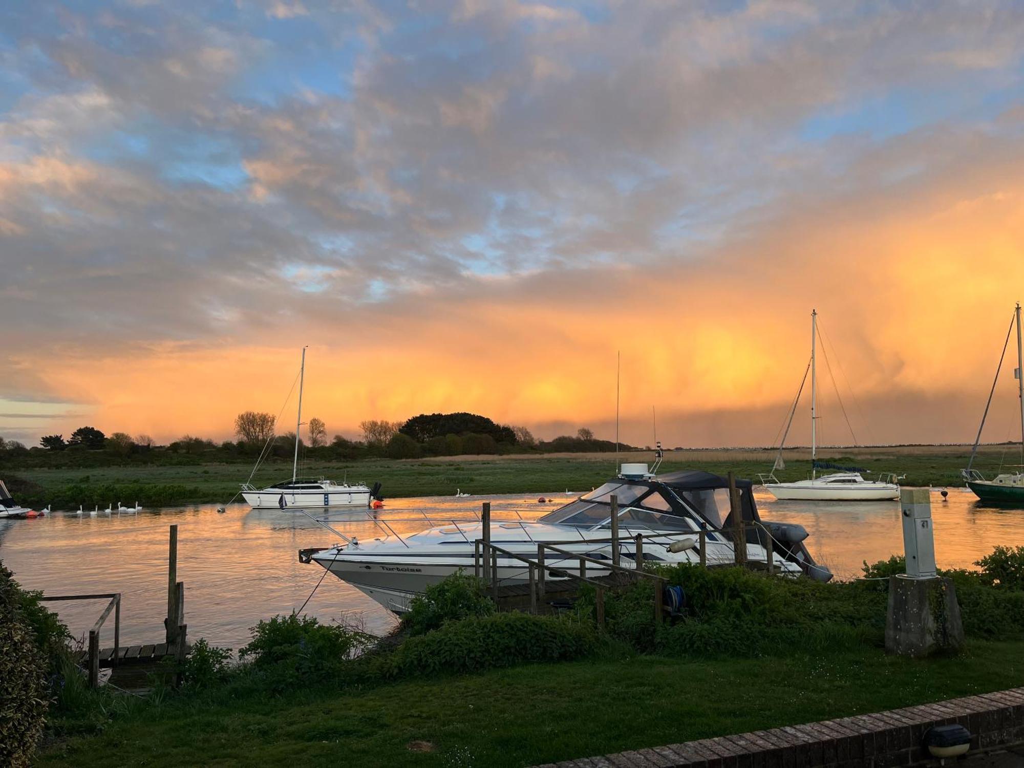 Hot Tub With A View - Christchurch Harbour Exterior foto
